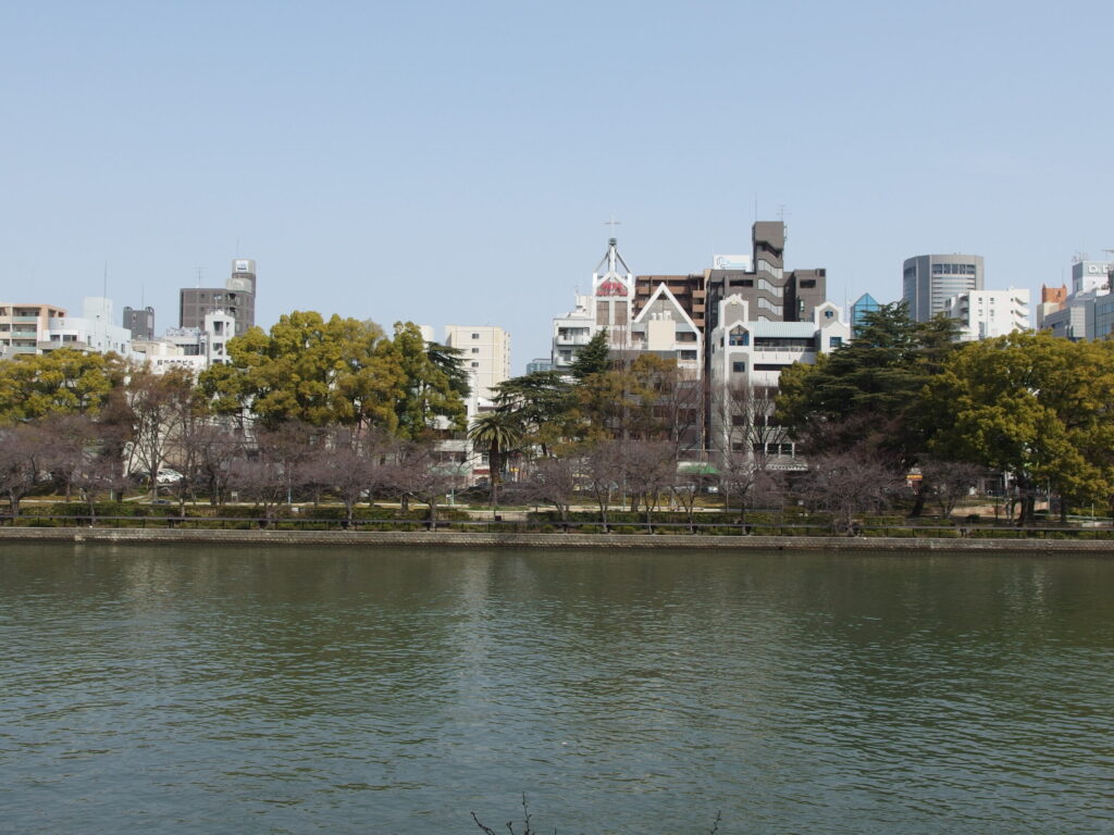 水辺の散歩は渡った先まで考える