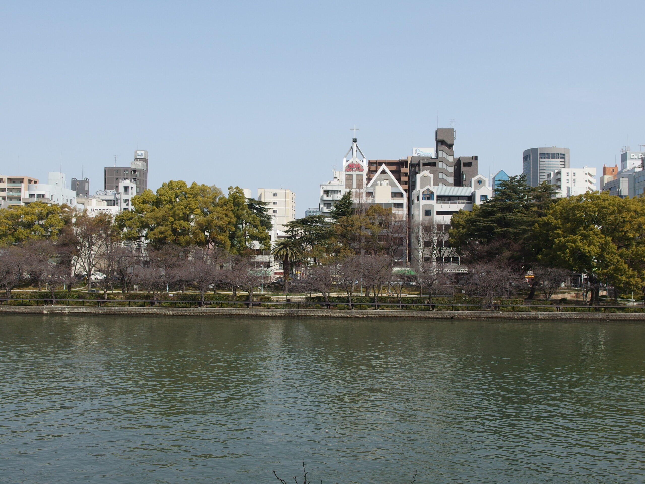水辺の散歩は渡った先まで考える